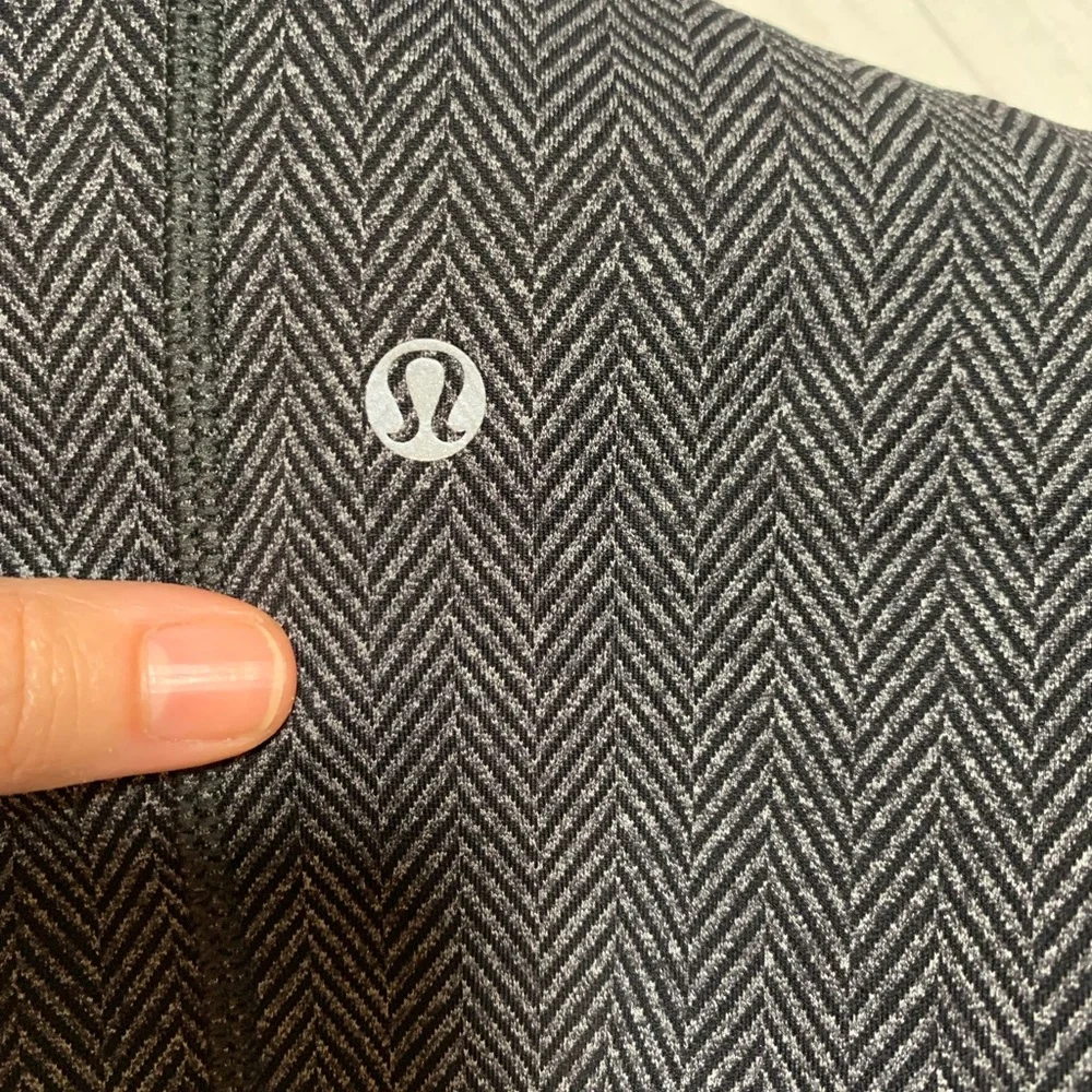 Lululemon Herringbone leggings. Black/gray. Size 8. - Picture 11 of 12